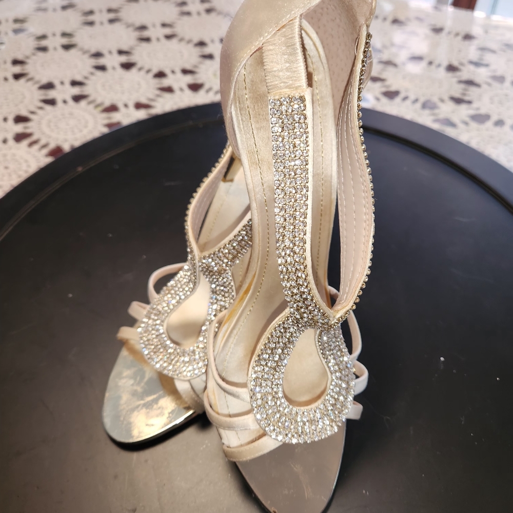 Glint  shoes size 9